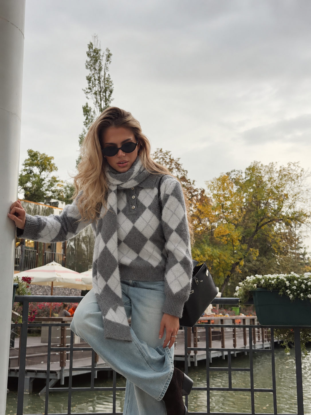 HARRINGTON ARGYLE KNIT & SCARF – GREY