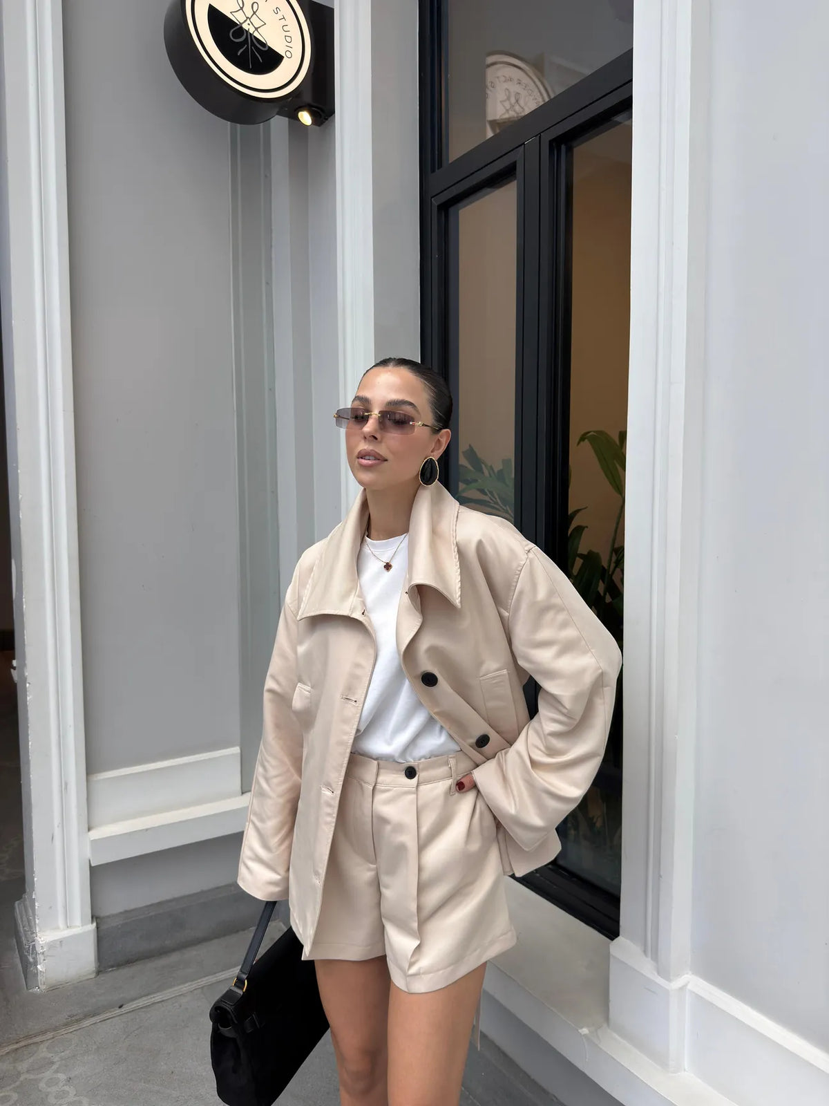 PREMIUM SET "SAND SAFARI" – TRENCH I ŠORTS – Fashion Hunter, pogled 4
