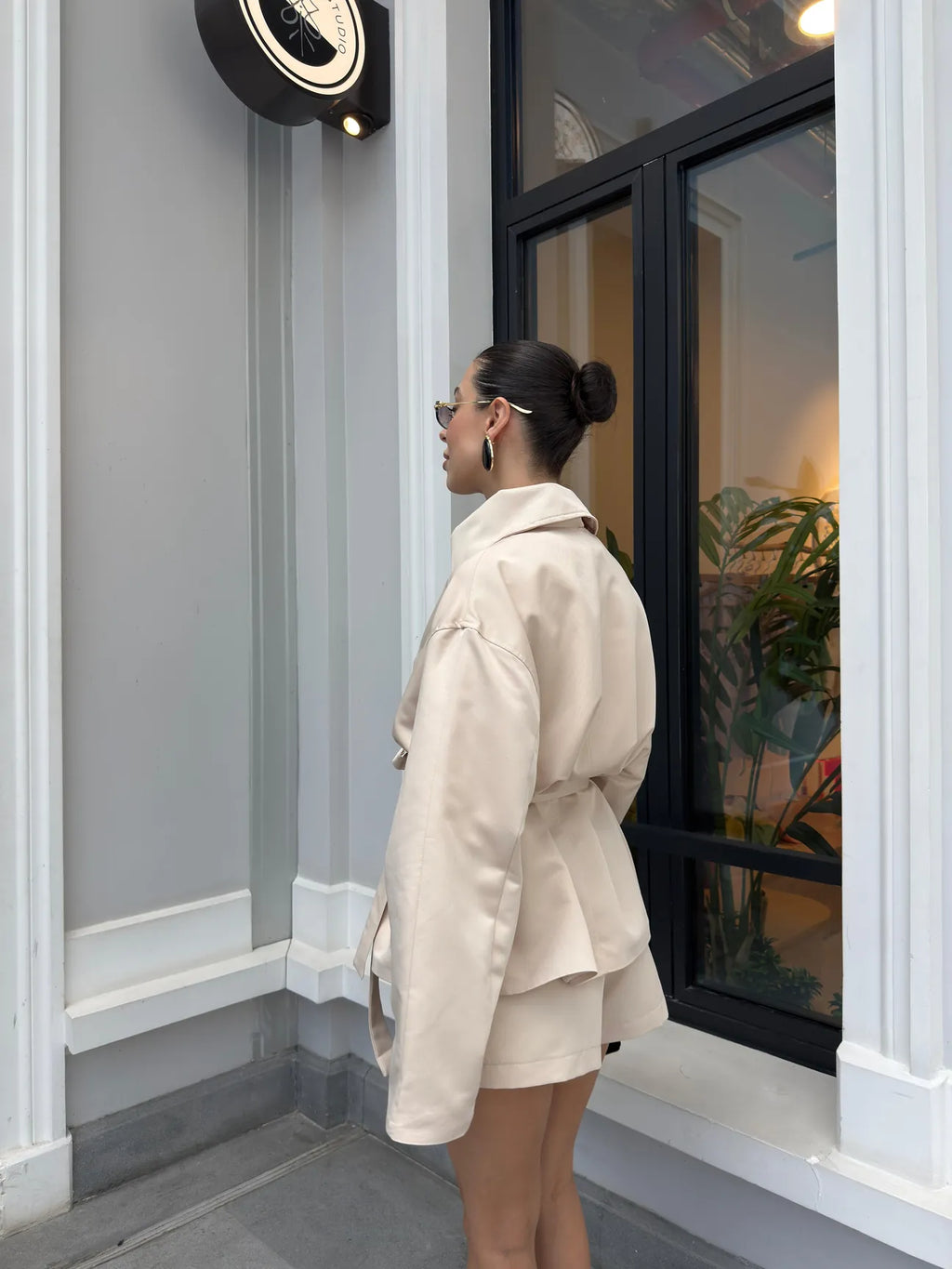 PREMIUM SET "SAND SAFARI" – TRENCH I ŠORTS – Fashion Hunter, pogled 3