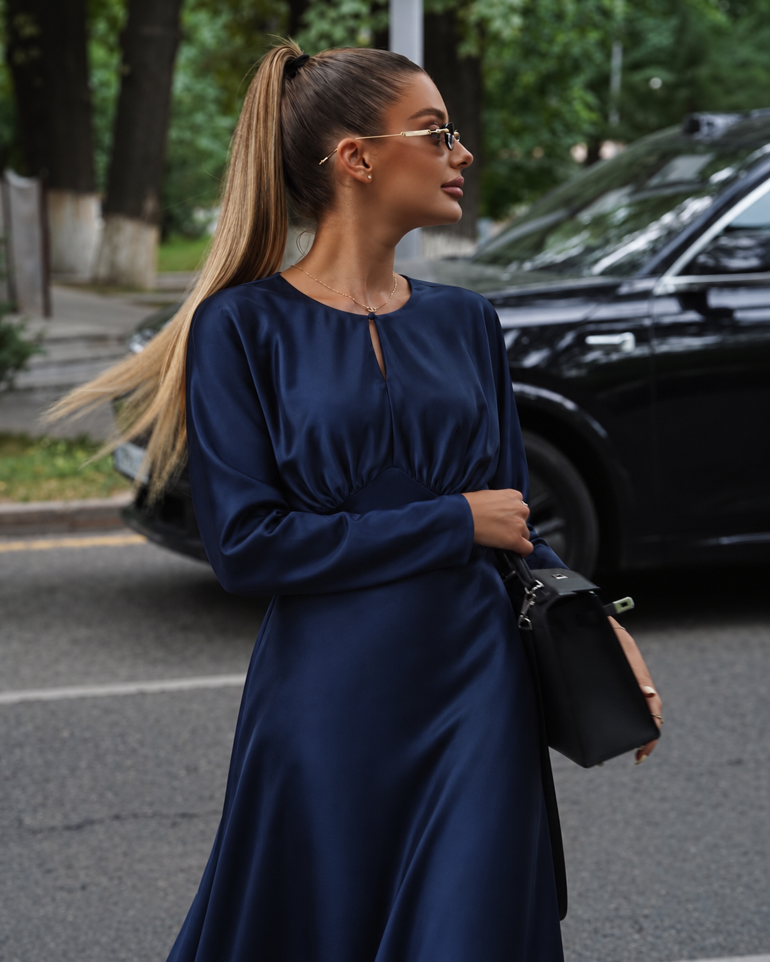 NOCTURNE SATIN MAXI DRESS – BLUE – Fashion Hunter, pogled 5