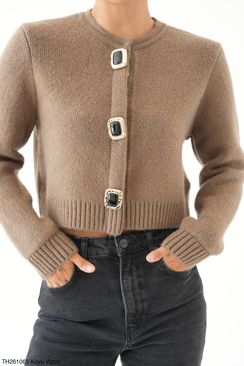 SCULPTED JEWEL CARDIGAN – TAUPE, detalj dugmadi