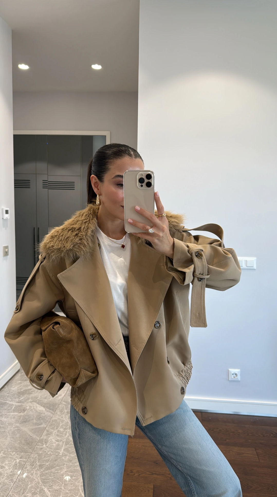 The Short Camel Fur Trench