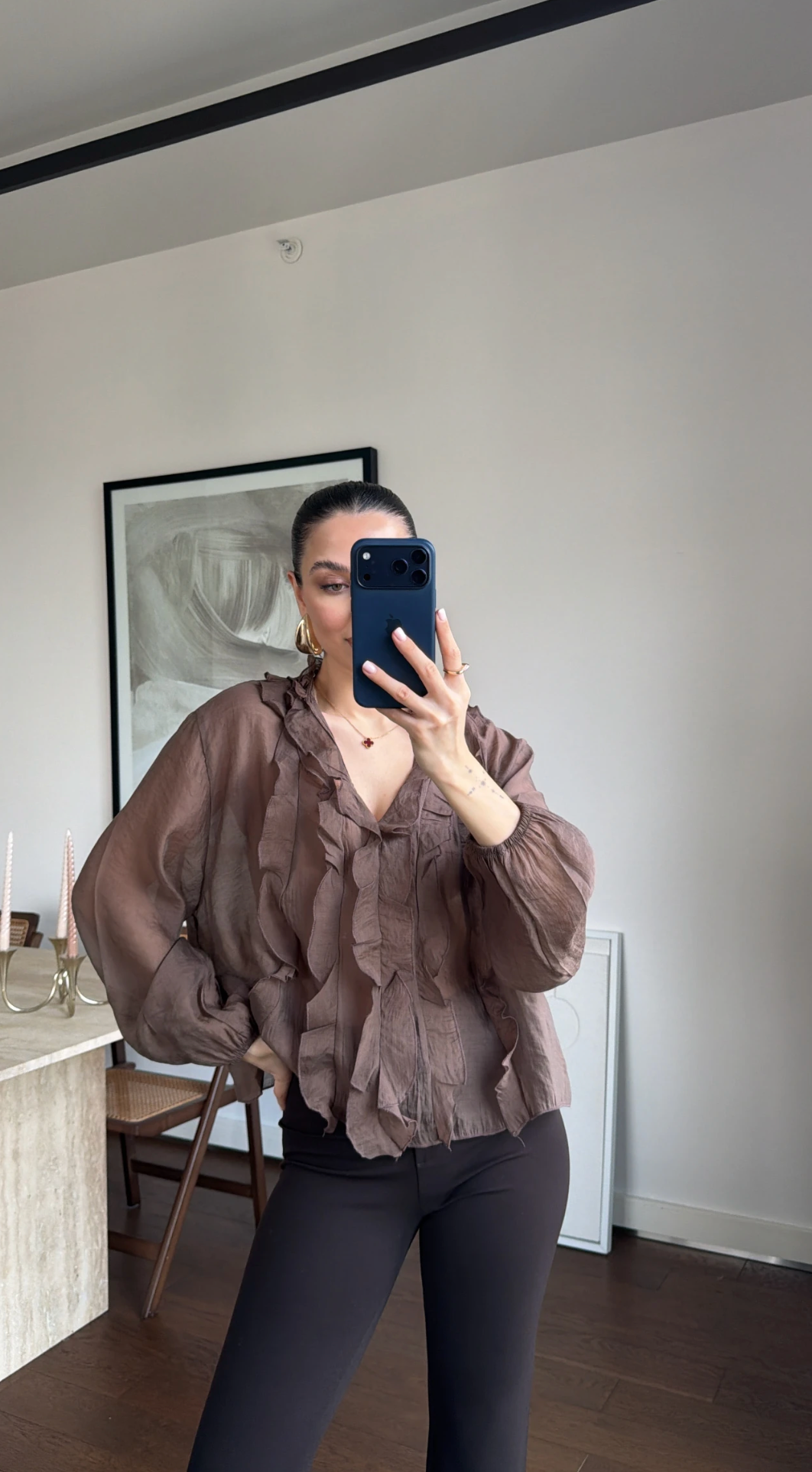 BLUZA SA VOLANIMA BRAON BOJA