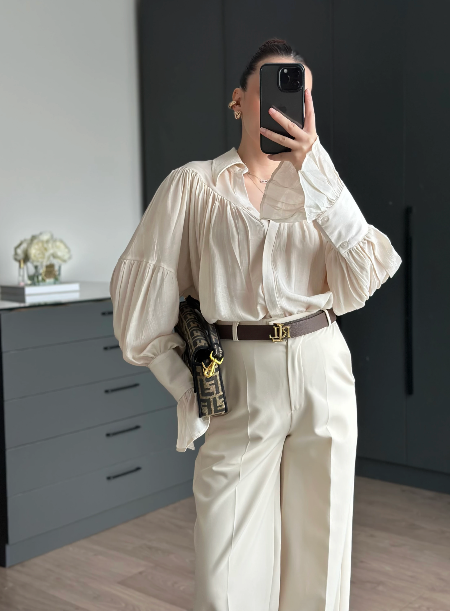 PREMIUM BLUZA SA VOLANIMA BEŽ