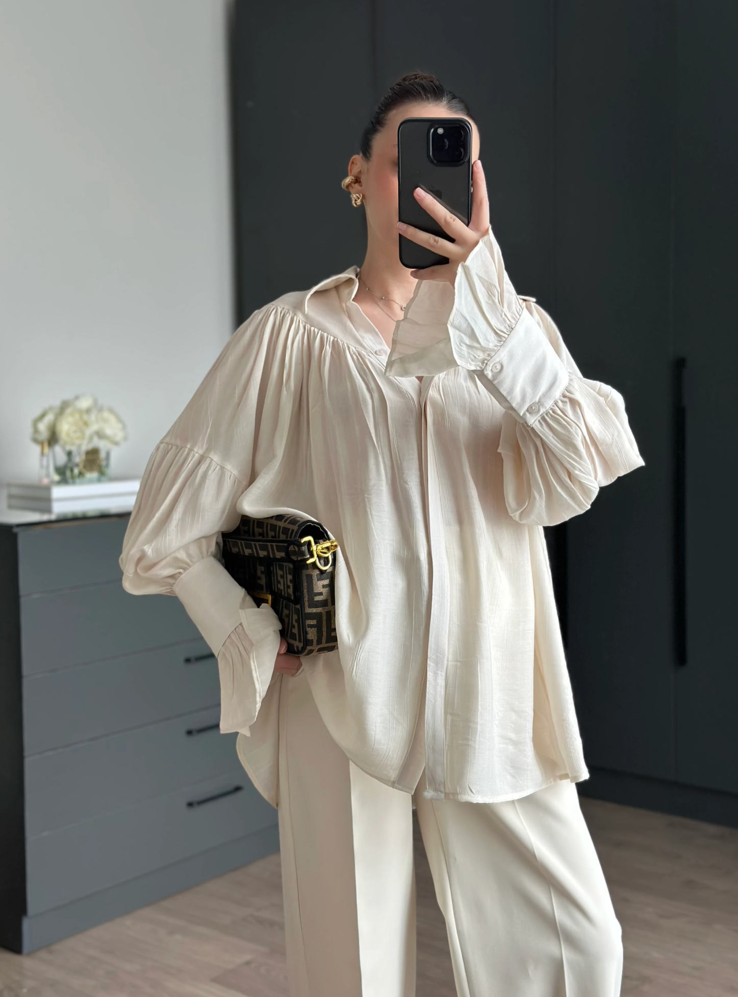 PREMIUM BLUZA SA VOLANIMA BEŽ