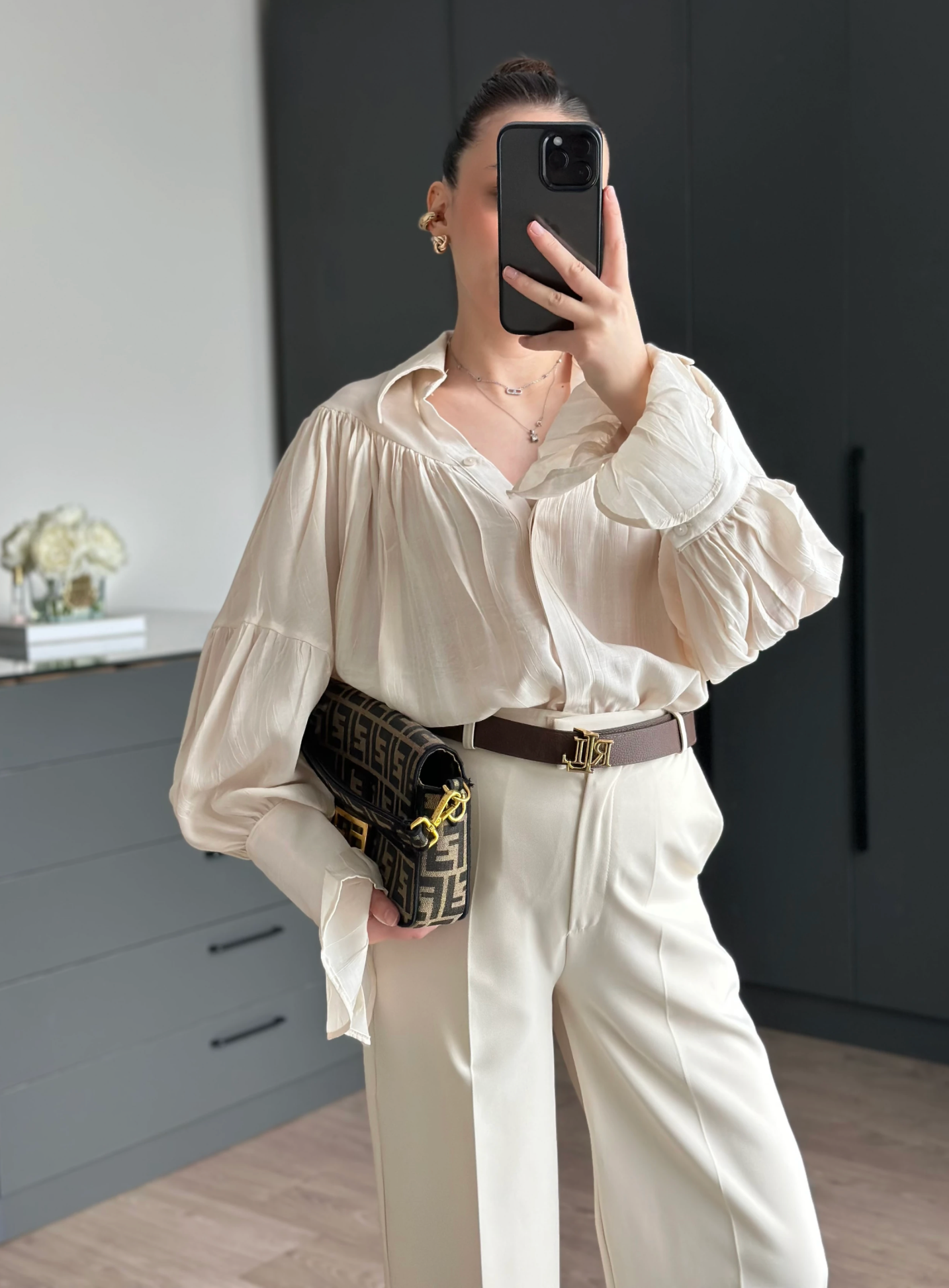 PREMIUM BLUZA SA VOLANIMA BEŽ