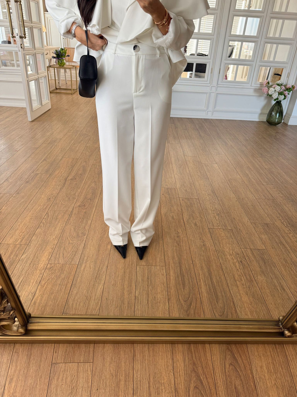 WHITE AERO CAPE SET – Elegantno trodelno odelo sa skidivim ogrtačem
