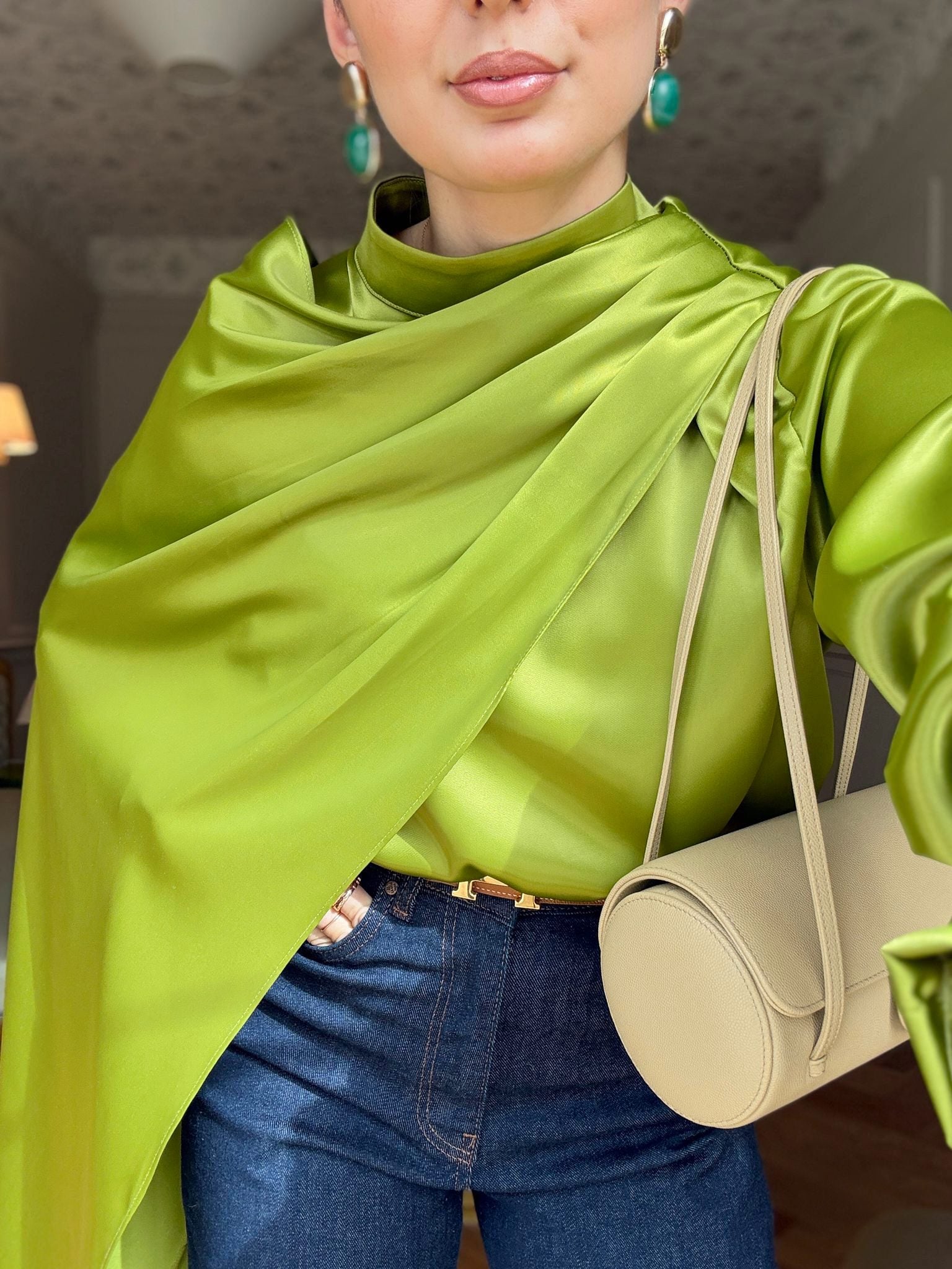 SATENSKA BLUZA SA INTEGRISANIM ŠALOM – LIME GREEN