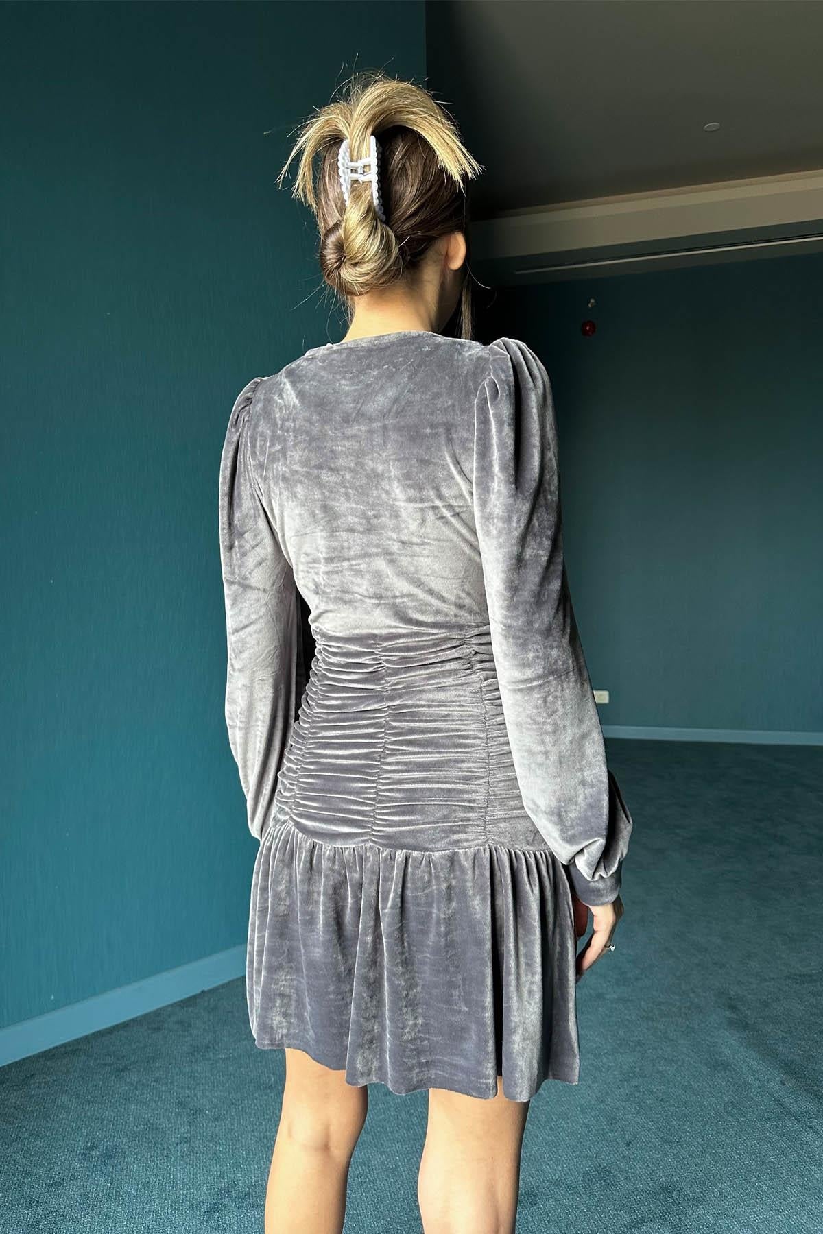 UNDER THE NIGHT HALJINA