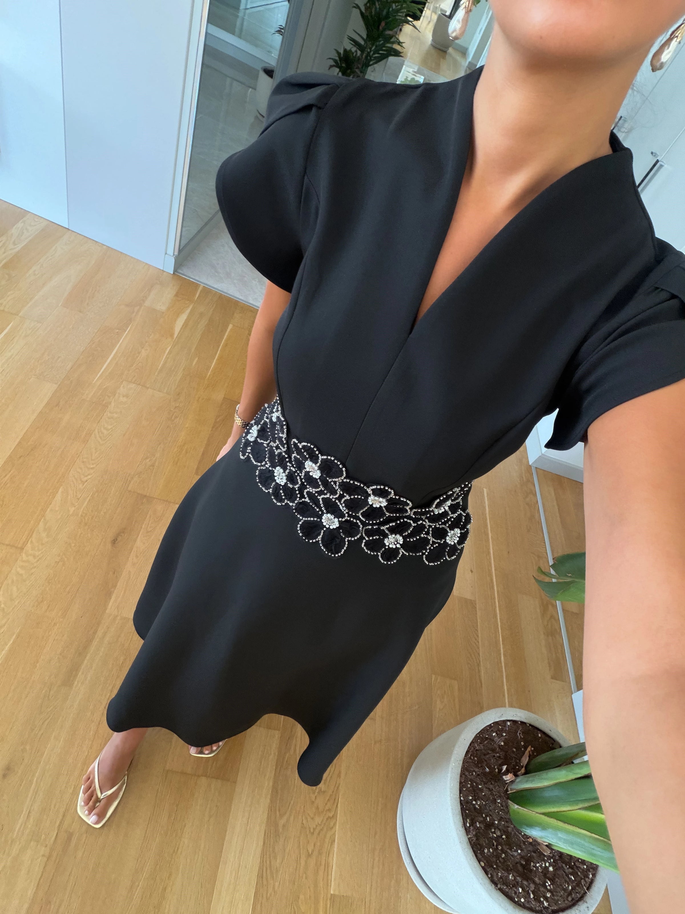 Fleur Appliqué Midi Dress - više boja