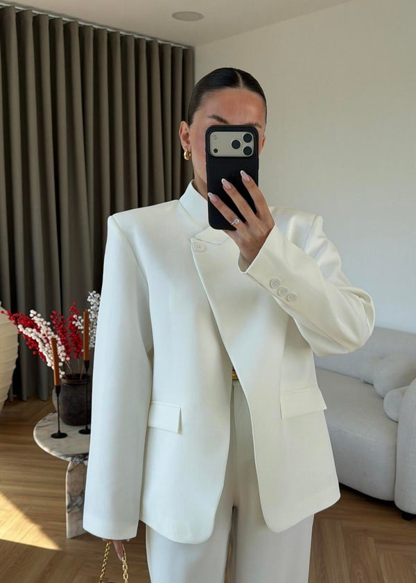 Asimetrični blejzer - bela i braon boja boja