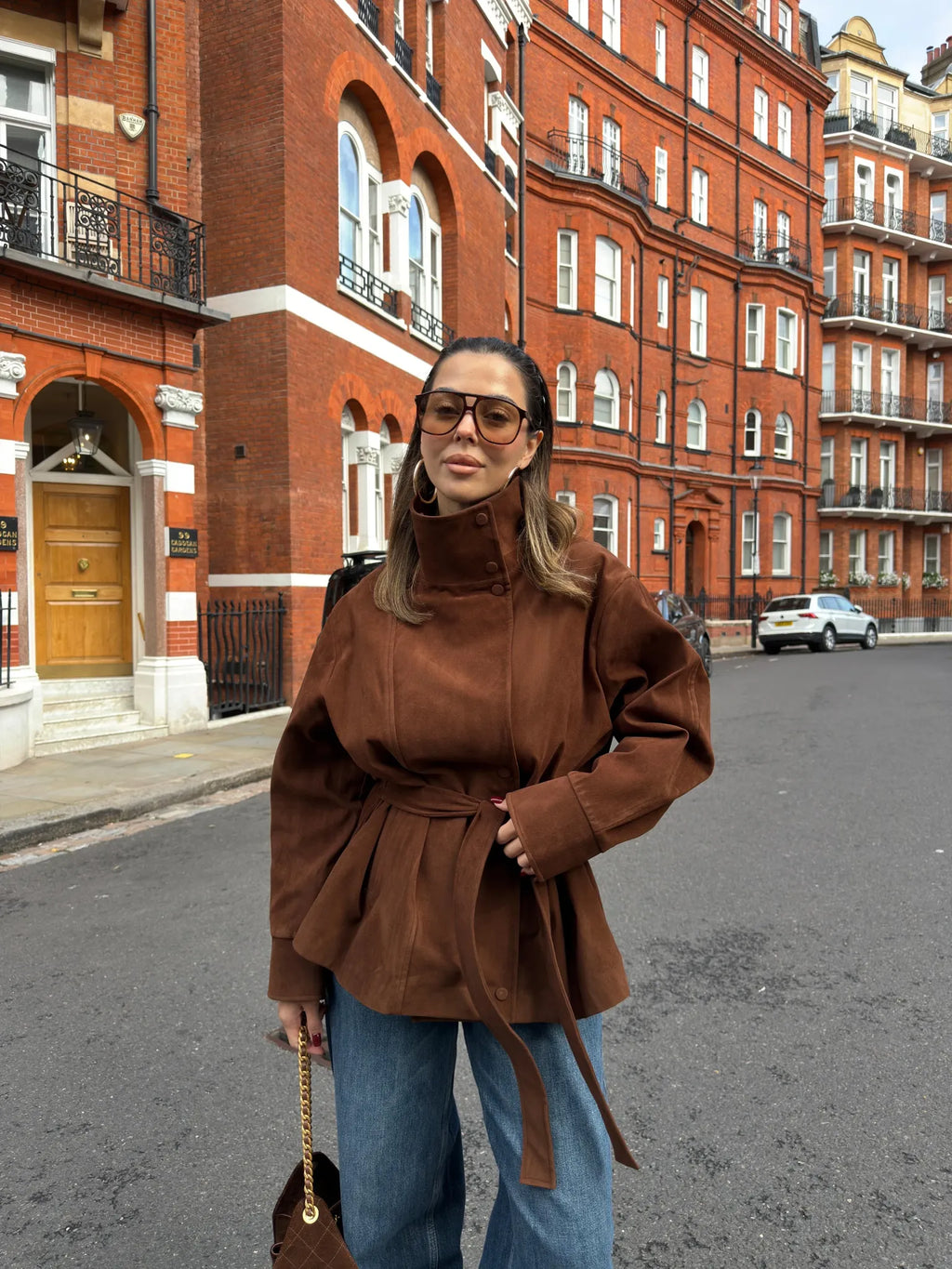 Cognac suede jakna – prednji lifestyle prikaz
