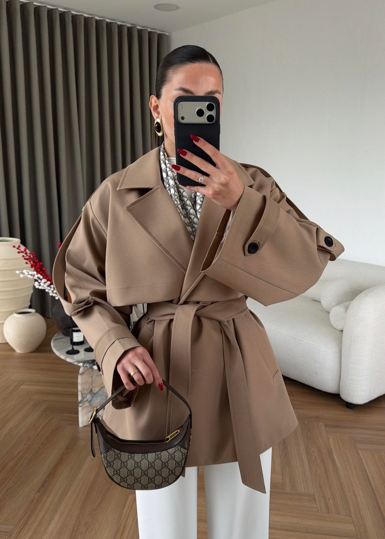 Trench coat – bezvremenski klasik u više boja