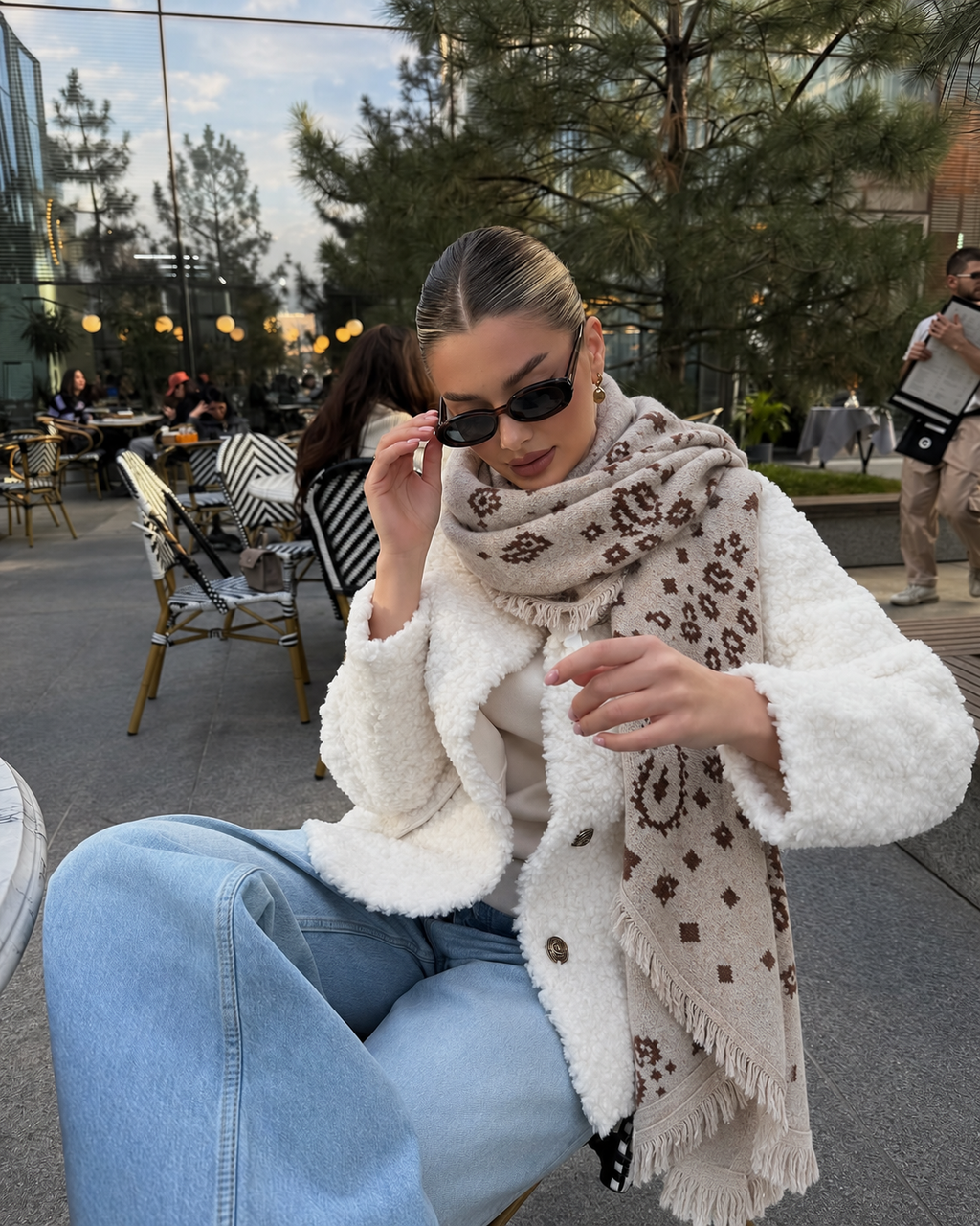 HERITAGE JACQUARD SCARF – lifestyle fotografija