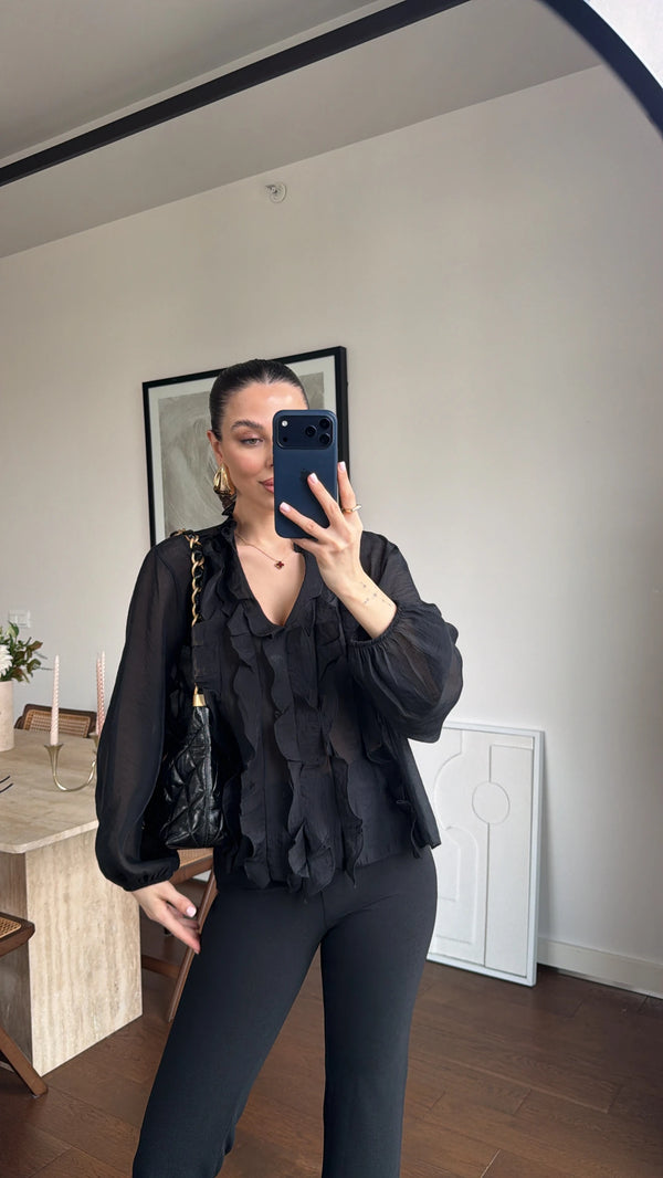 BLUZA SA VOLANIMA CRNA BOJA