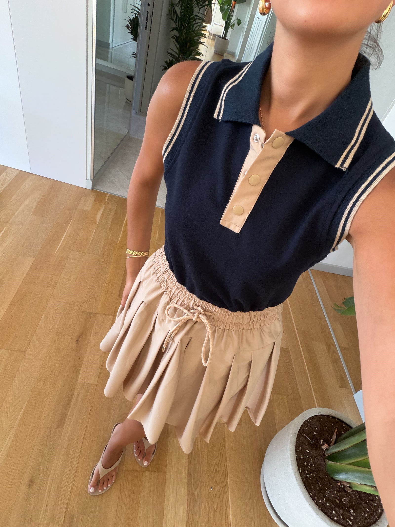 Kyree sportsko-elegantna polo haljina sa faltama (Teget / Bež)