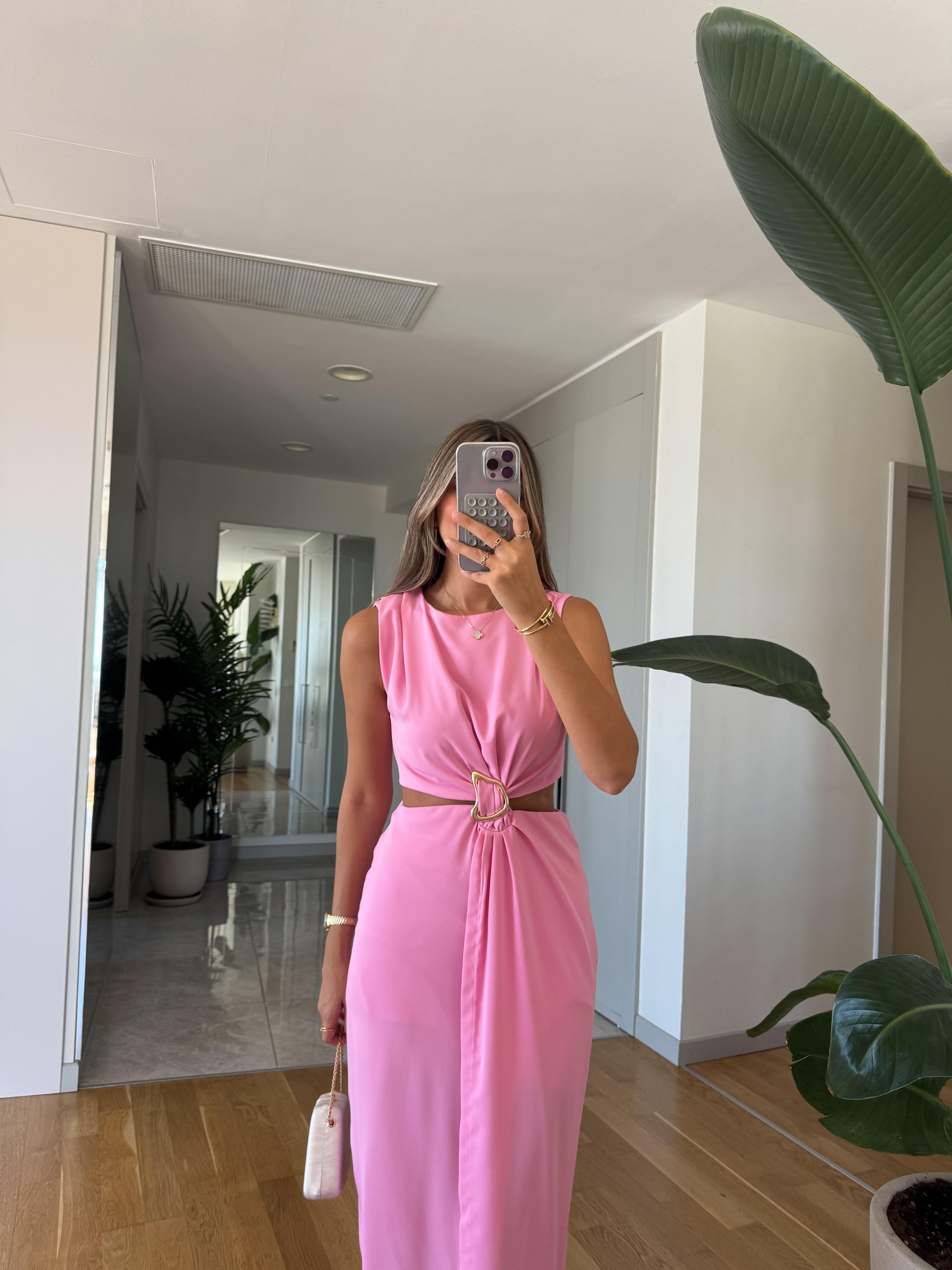 Mila Haljina sa Zlatnim Detaljem u Struku