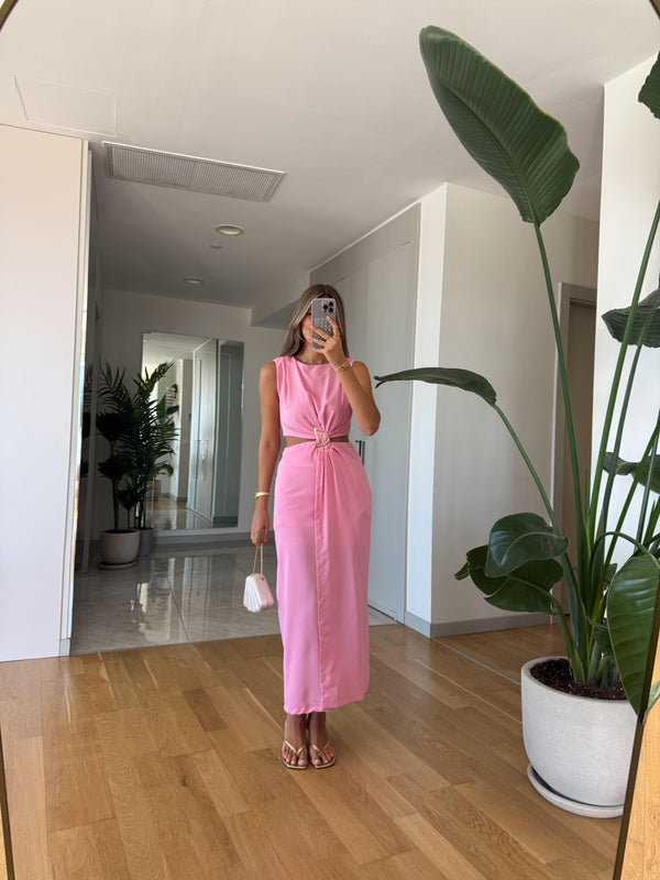 Mila Haljina sa Zlatnim Detaljem u Struku