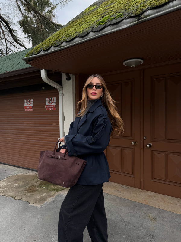 Trench coat Laluma – bezvremenski klasik navy blue boja