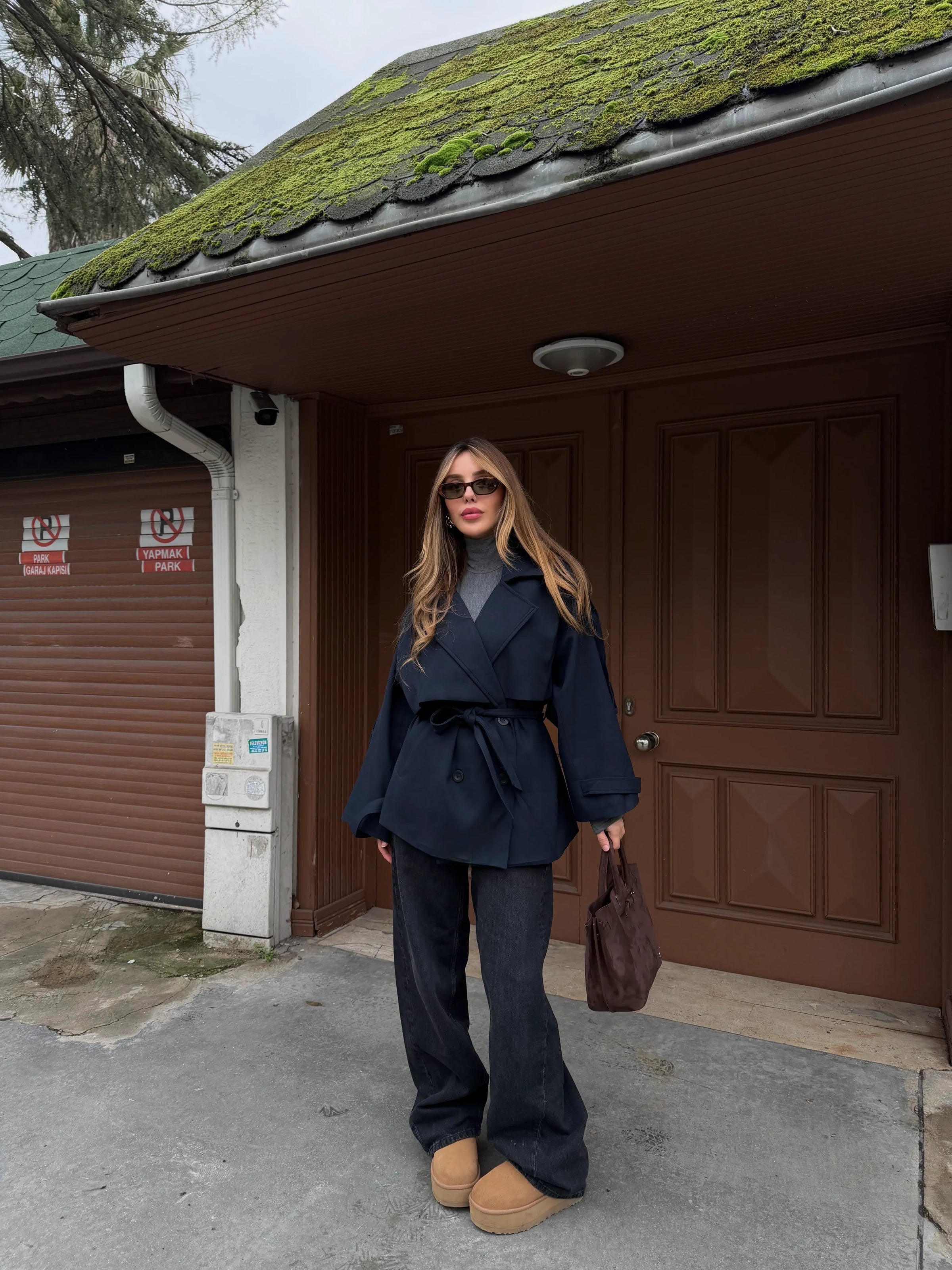 Trench coat Laluma – bezvremenski klasik navy blue boja