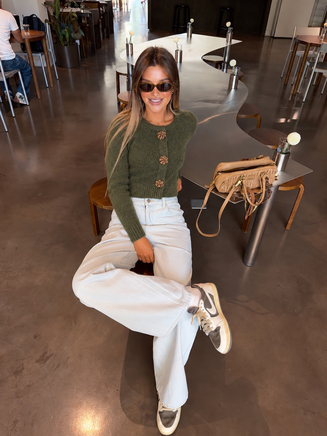 OLIVE ROSETTE KNIT CARDIGAN na manekenki