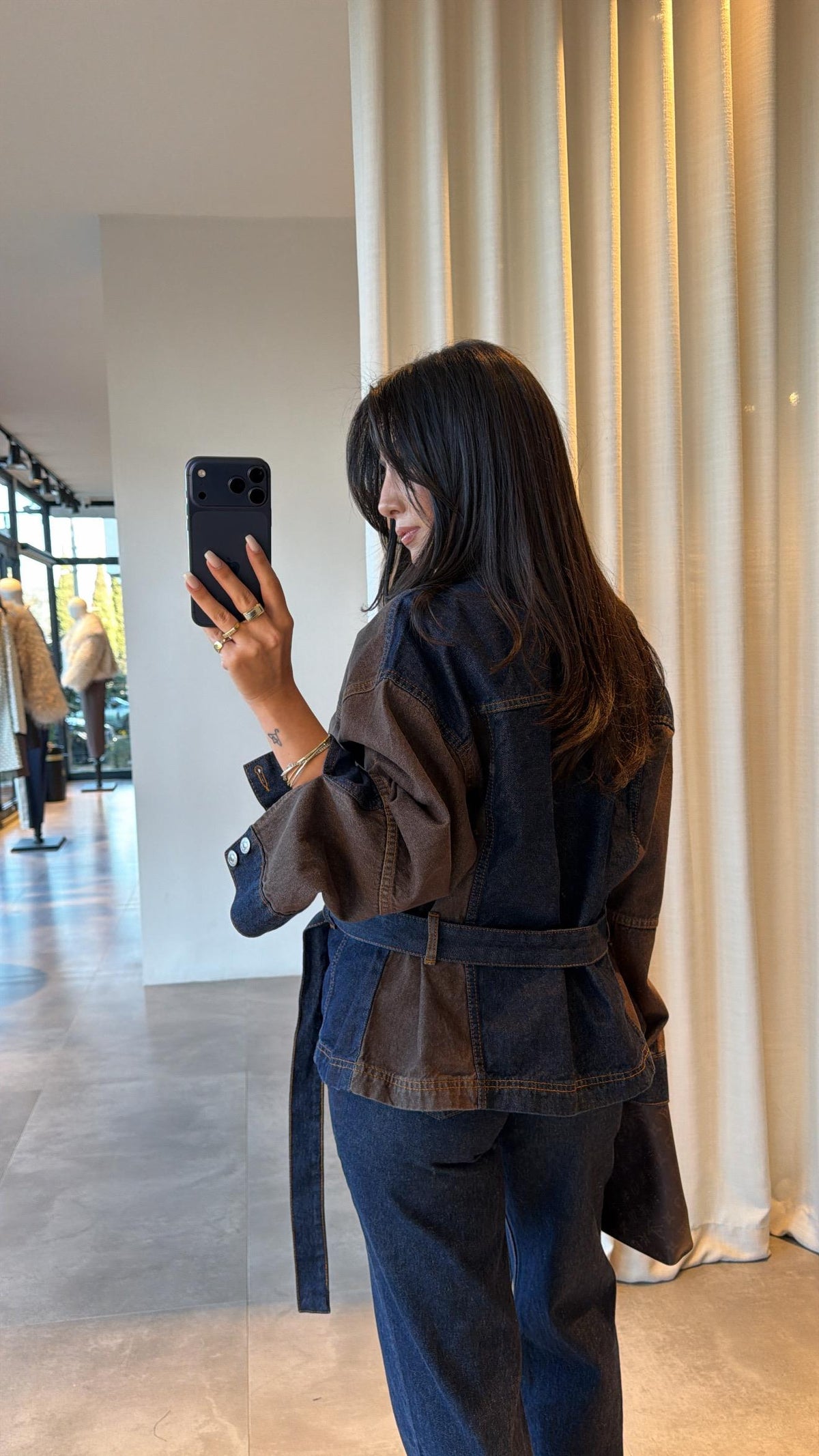 Teksas jakna sa pojasom, pogled otpozadi – Fashion Hunter