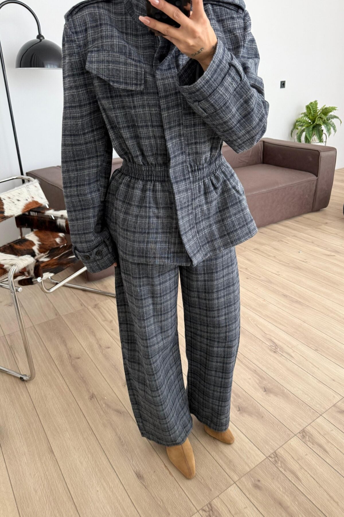 FH poslovni outfit sa kariranim sakoem